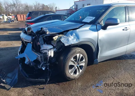 2021 Toyota Highlander Xle z USA, uszkodzony, nr VIN 5TDGZRAH1MS086130